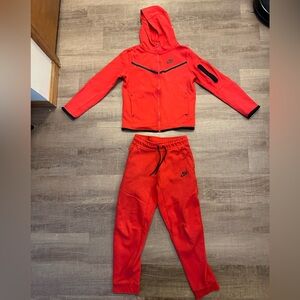 Nike Tech Youth L Red Set - Hoodie and Sweatpants